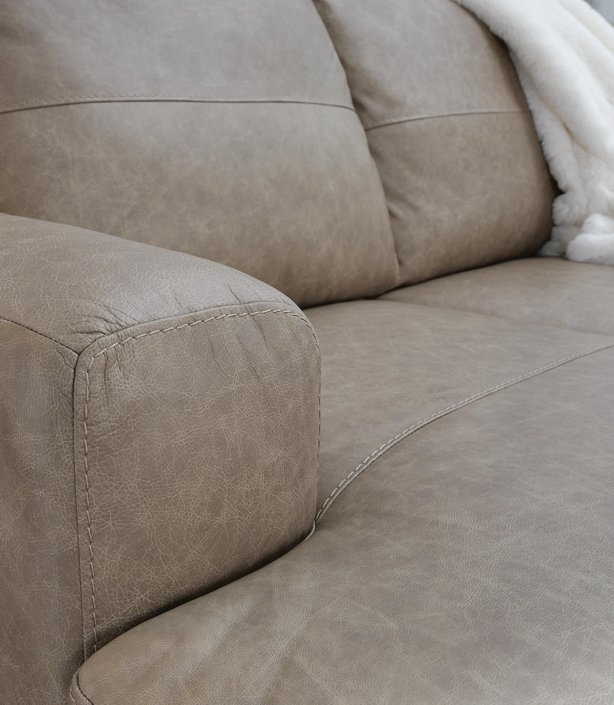 Amuleto 2-Piece Sectional with RAF Corner Chaise