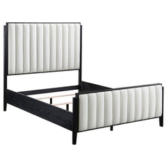 Cama tapizada Brookmead de 60 pulgadas, color negro