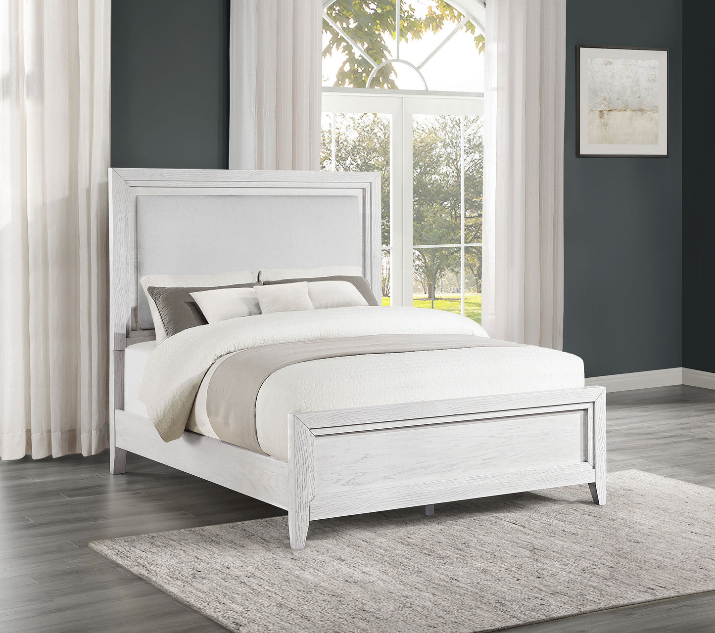 Cama tapizada Marielle con paneles en blanco desgastado