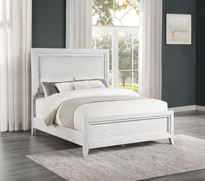 Cama tapizada Marielle con paneles en blanco desgastado