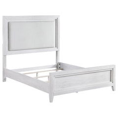Cama tapizada Marielle con paneles en blanco desgastado