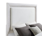 Cama tapizada Marielle con paneles en blanco desgastado