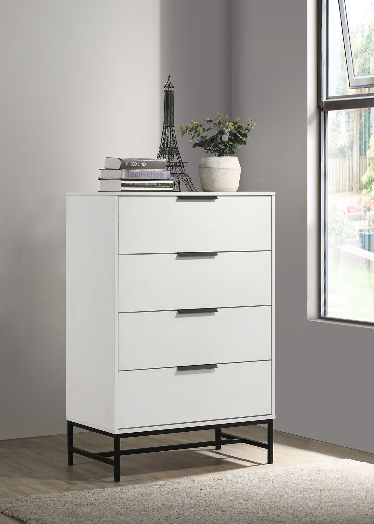Cómoda de dormitorio Sonora de 4 cajones en color blanco