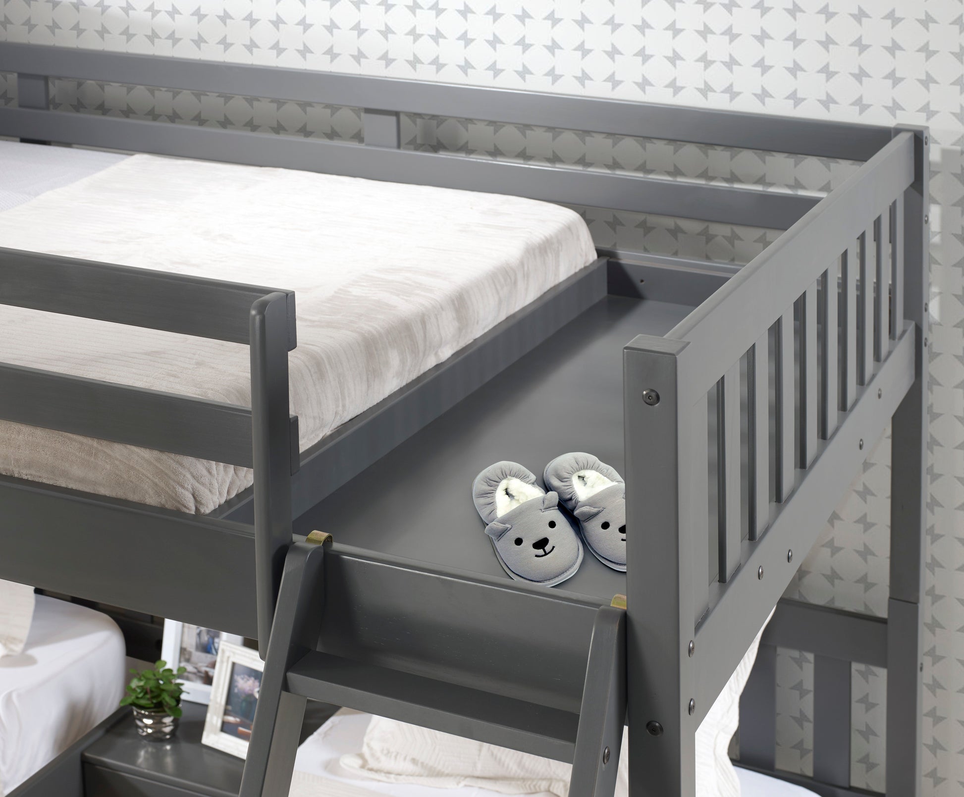 Treble Mission Full over Two Twin Bunkbed with Twin Trundle