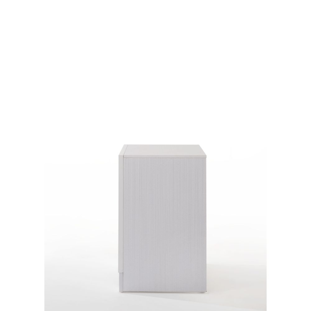 Mesita de noche Naima de 26" de alto y 3 cajones