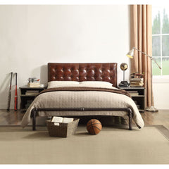 Cama Queen Brancaster tapizada en cuero flor de primera calidad con cabecera capitoné
