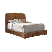 Cama con paneles de hojas de plátano Laughton color ámbar