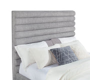 Cama Patricia de 58 pulgadas tapizada en bouclé gris