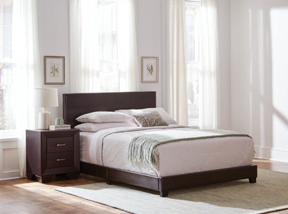 Cama tapizada en tela Dorian color crema
