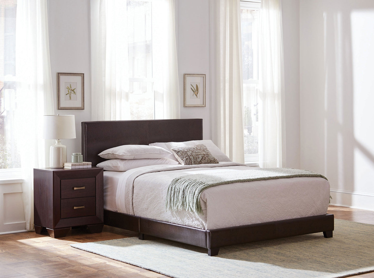 Cama tapizada en tela Dorian color crema