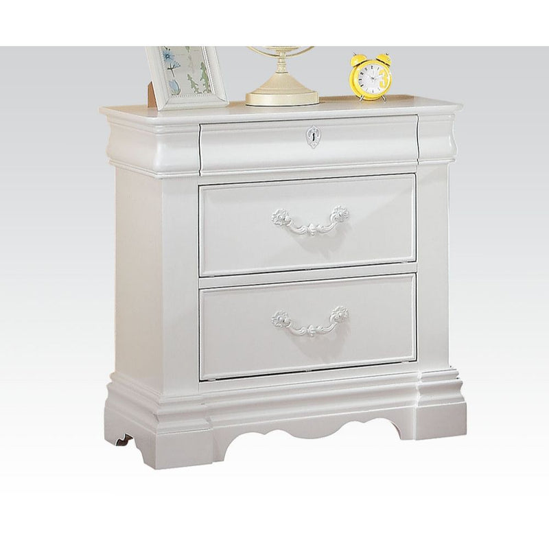 Estrella 3 Drawers 28"H Nightstand