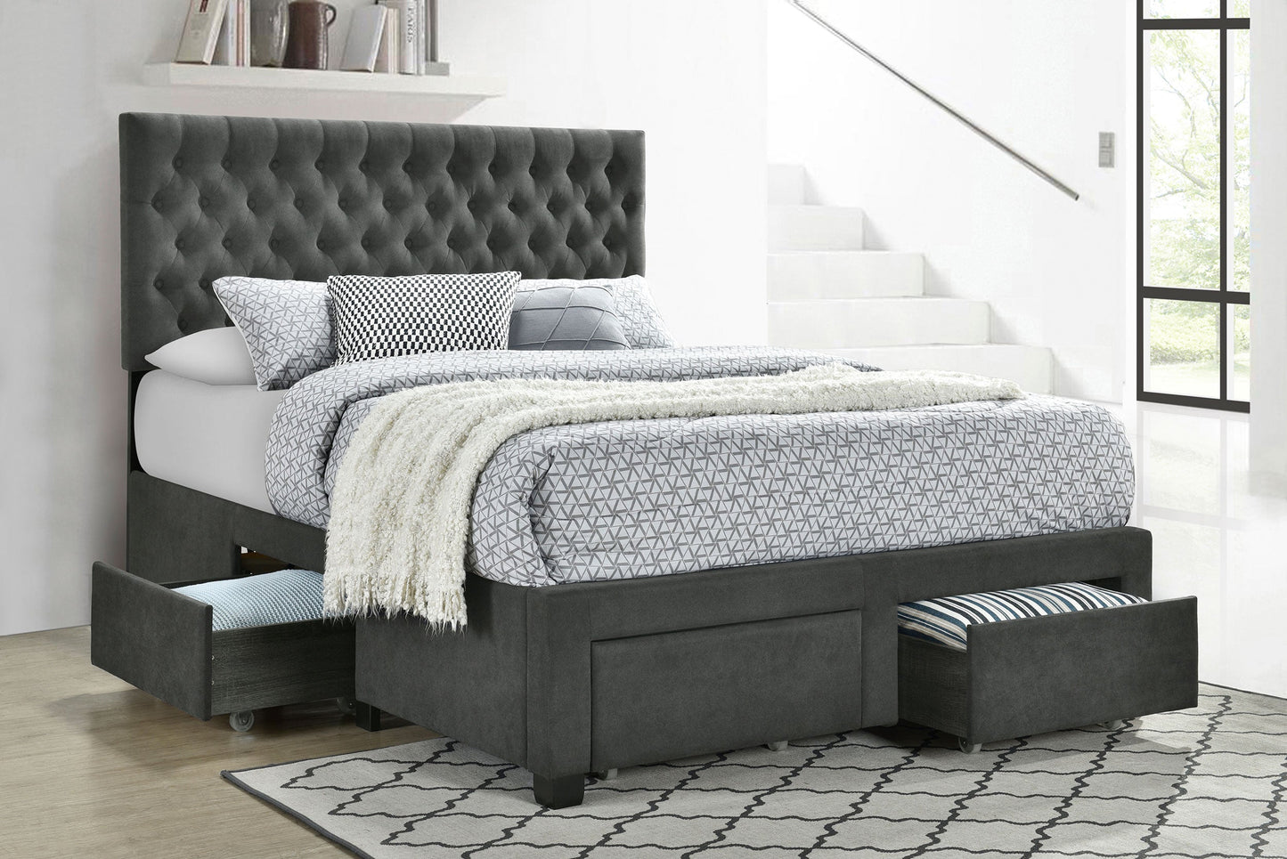 Cama tapizada con almacenaje Soledad gris claro