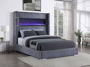 Cama Tisdall tapizada con visualizador de llamas