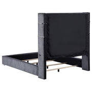 Cama Tisdall tapizada con visualizador de llamas