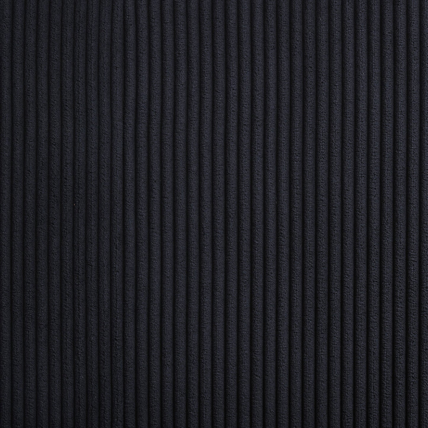 Cama Tisdall tapizada con visualizador de llamas