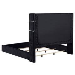Cama Tisdall tapizada con visualizador de llamas