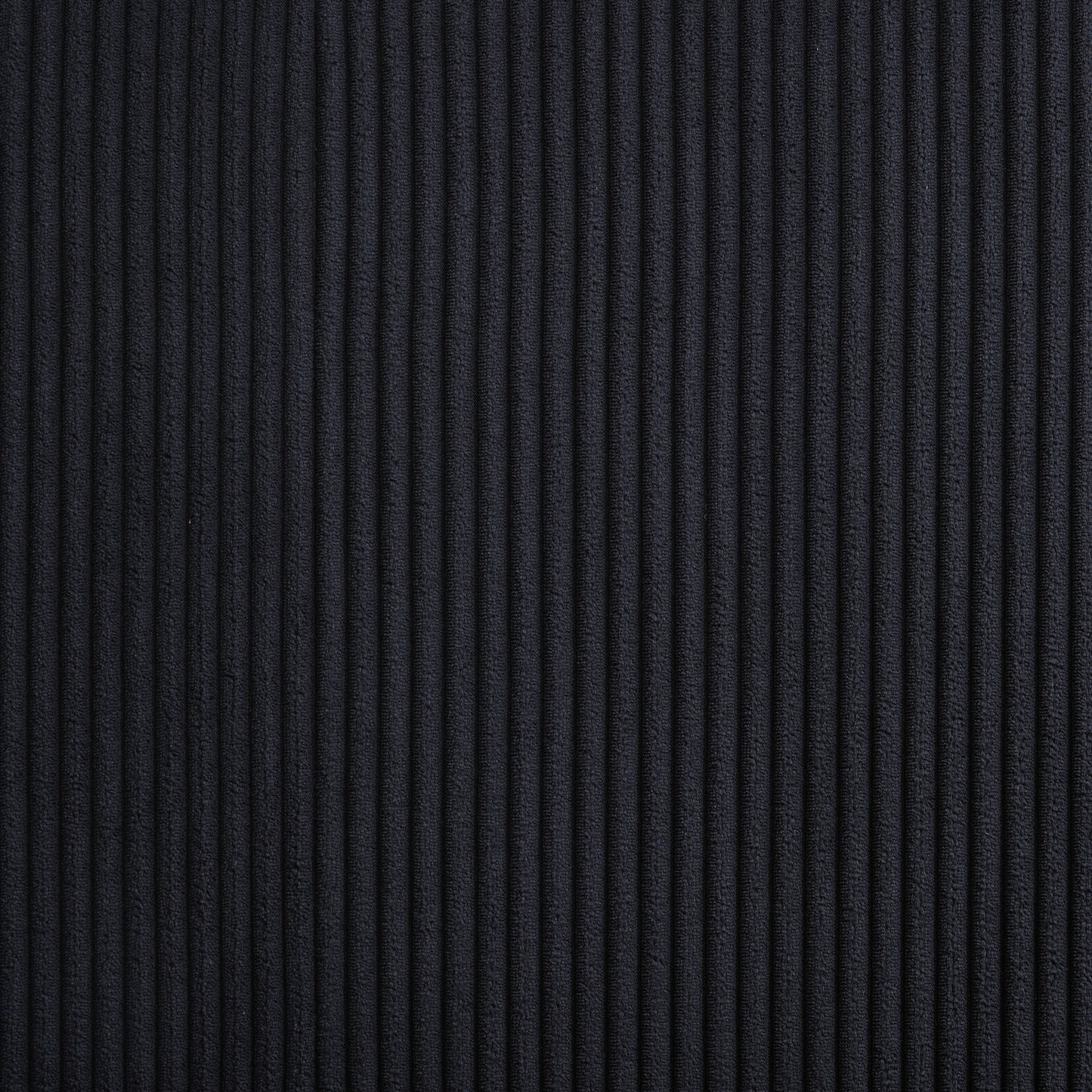 Cama Tisdall tapizada con visualizador de llamas