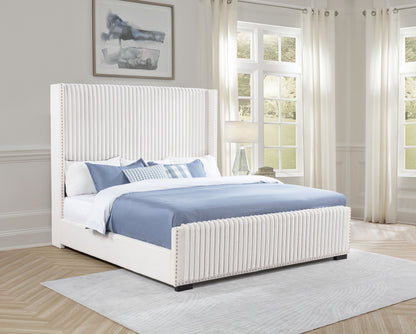 Cama tapizada Natasha de 65 pulgadas color crema