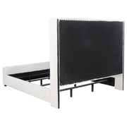 Cama tapizada Natasha de 65 pulgadas color crema
