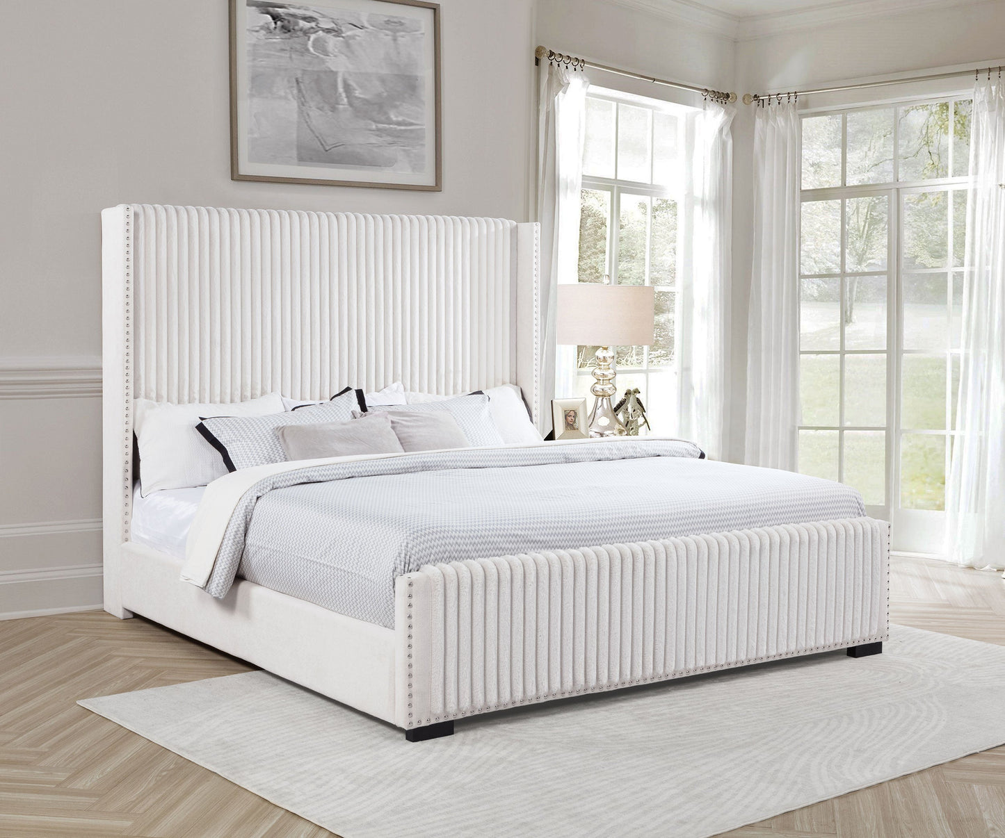 Cama tapizada Natasha de 65 pulgadas color crema