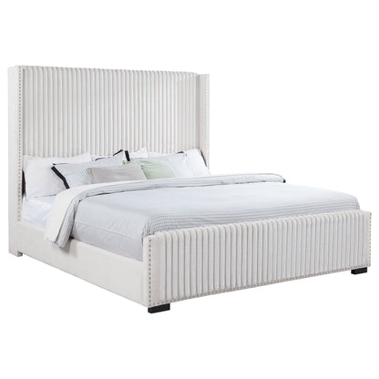 Cama tapizada Natasha de 65 pulgadas color crema