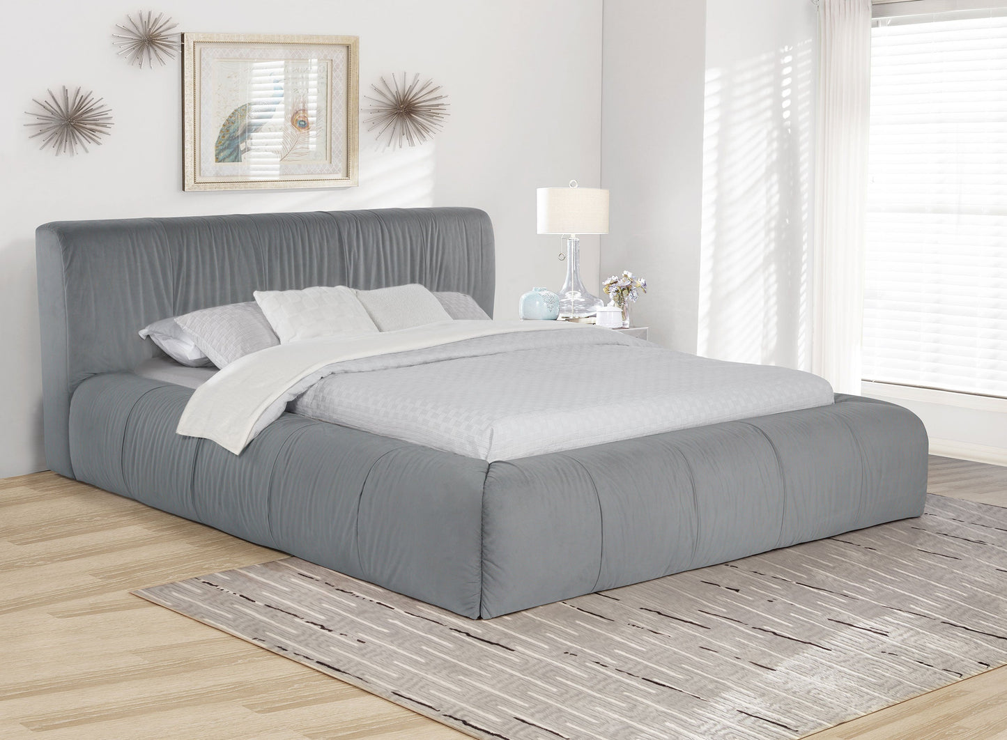 Cama de plataforma tapizada Wilshire gris