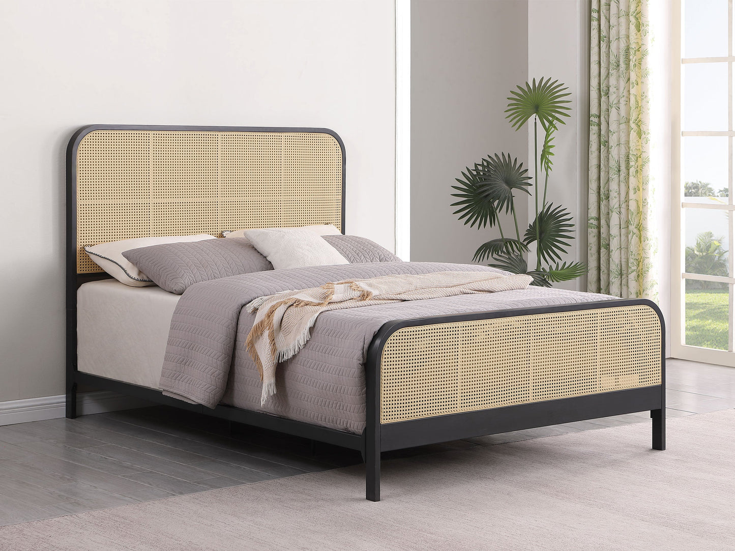 Cama de metal con estructura de caña abierta Lanewood, color negro