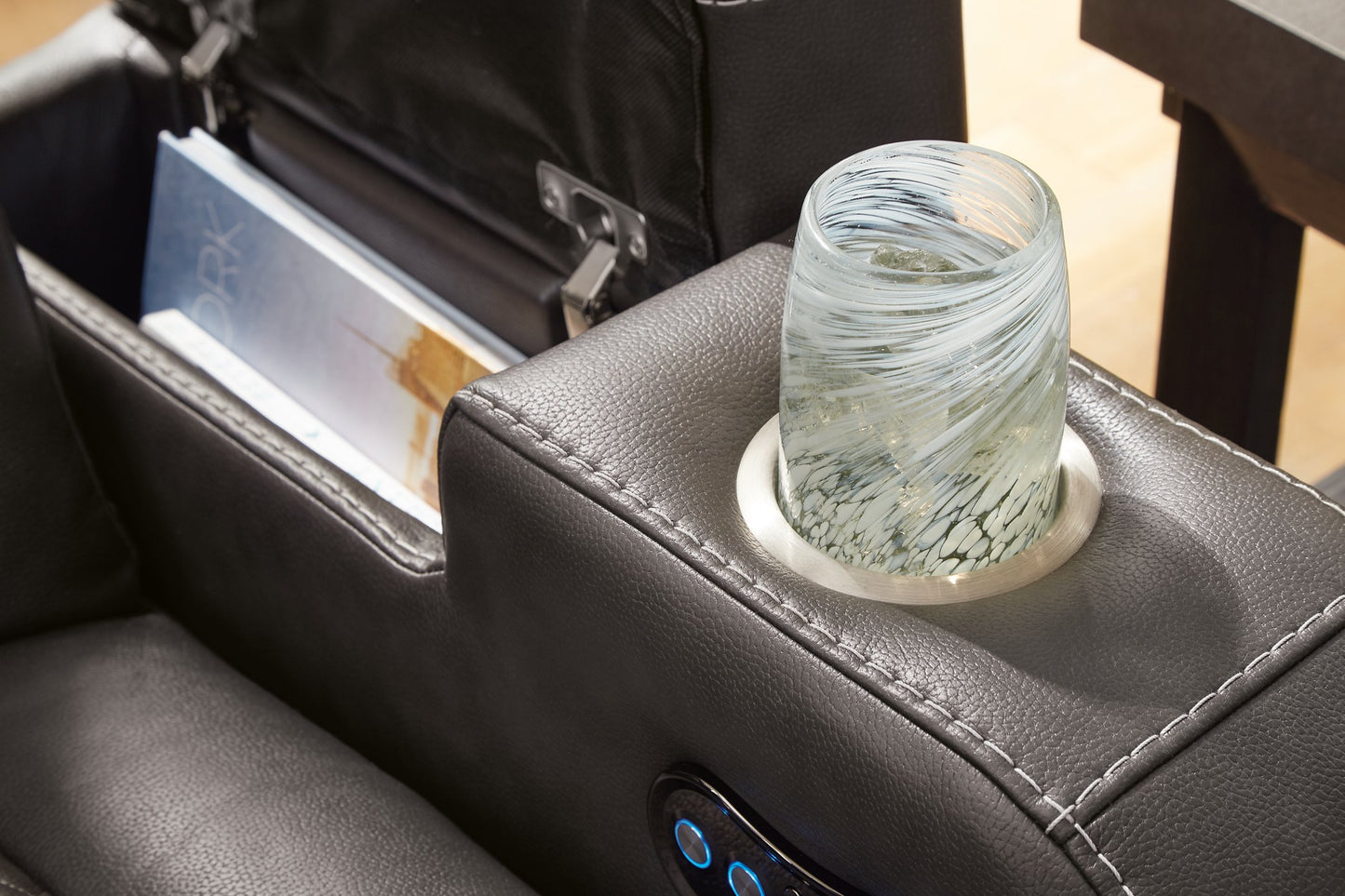 Sofá reclinable eléctrico Fyne-Dyme