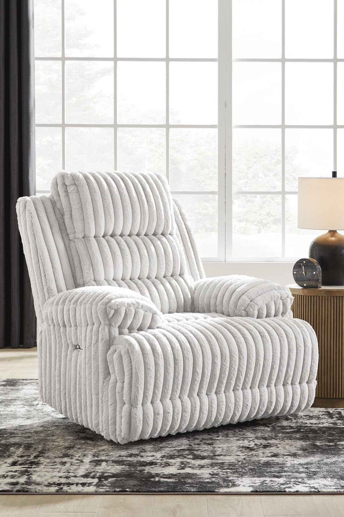 Technique Zero Wall Power Recliner