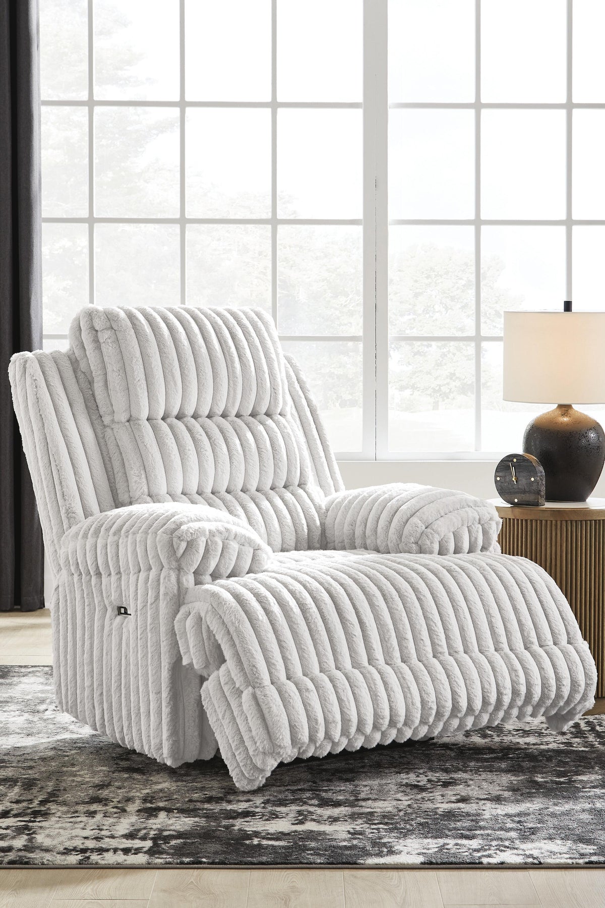 Technique Zero Wall Power Recliner