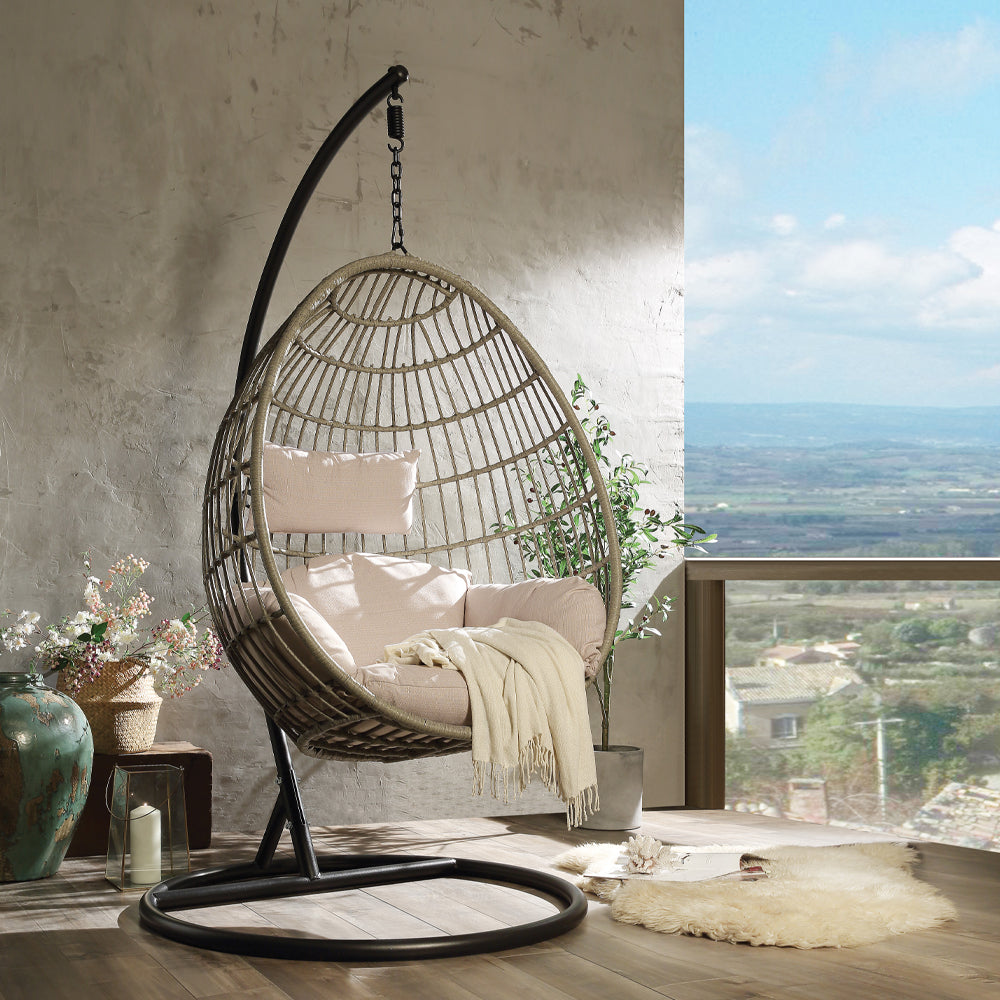 Silla colgante Vasant de 94 cm de ancho y forma envolvente