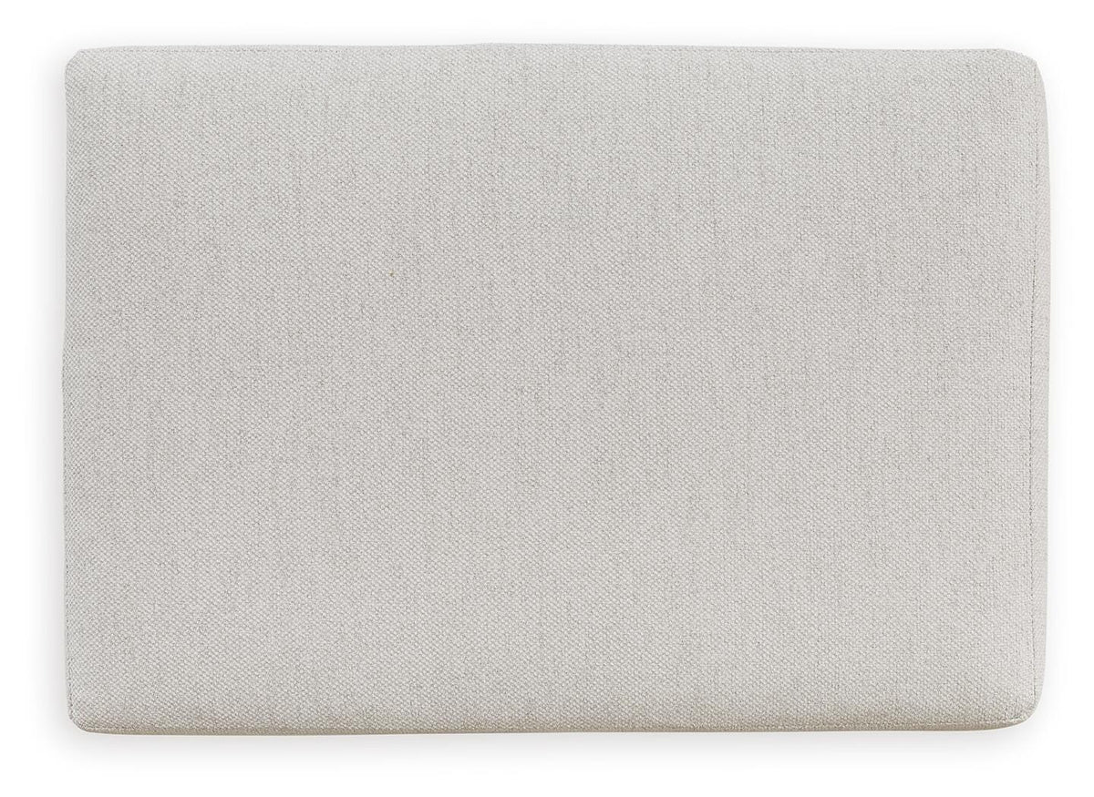 Maitelynn Ottoman