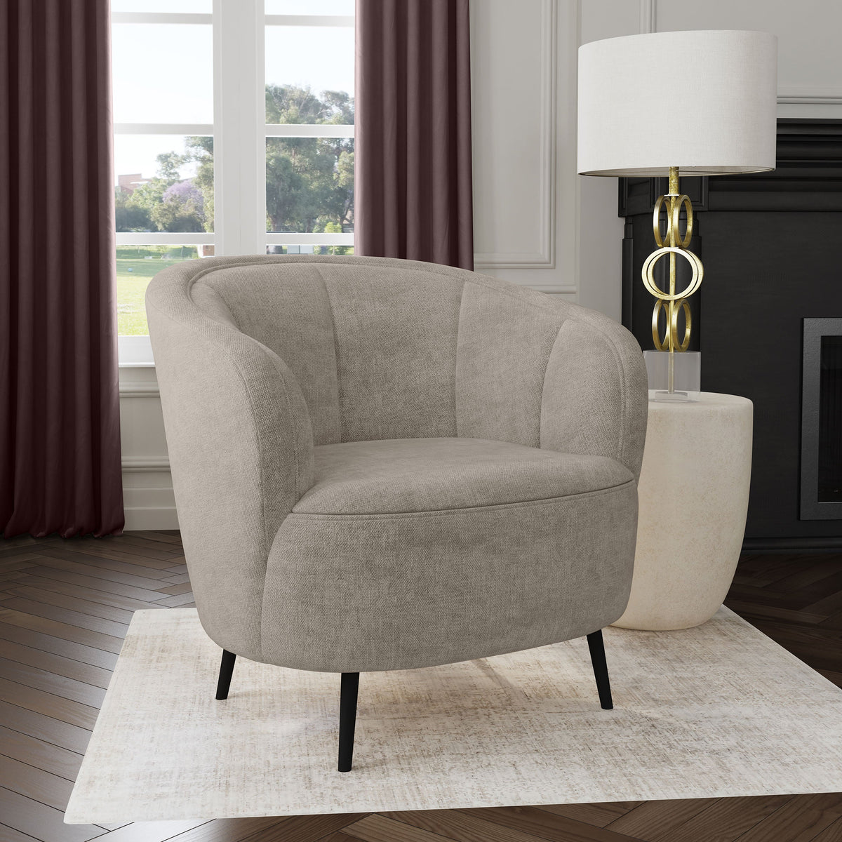 Silla Ellorie con respaldo curvo y tapizado en beige
