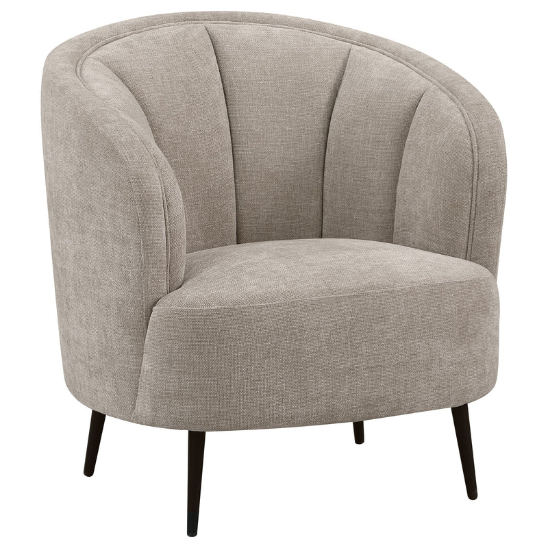 Silla Ellorie con respaldo curvo y tapizado en beige