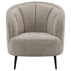 Silla Ellorie con respaldo curvo y tapizado en beige