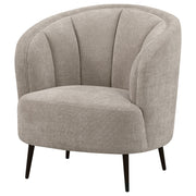Silla Ellorie con respaldo curvo y tapizado en beige