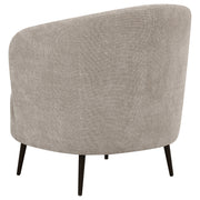 Silla Ellorie con respaldo curvo y tapizado en beige