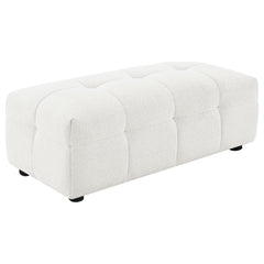 Otomana rectangular tapizada Everly Boucle en color blanco roto