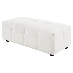 Otomana rectangular tapizada Everly Boucle en color blanco roto