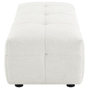 Otomana rectangular tapizada Everly Boucle en color blanco roto