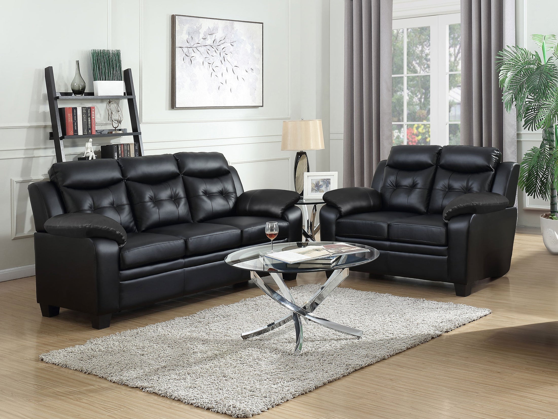 Conjunto de sofá capitoné con brazos acolchados y tapizado Finley en negro