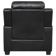 Sillón tapizado Finley con brazos acolchados y capitoné, color negro