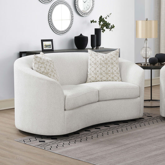Loveseat Rainn Boucle tapizado con brazos inclinados color Latte