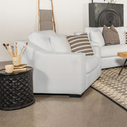 Sillón tapizado con brazos inclinados Ashlyn, color blanco