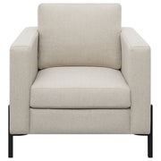 Sillón Tilly tapizado con brazos articulados en color avena