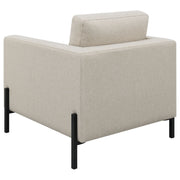 Sillón Tilly tapizado con brazos articulados en color avena