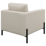 Sillón Tilly tapizado con brazos articulados en color avena