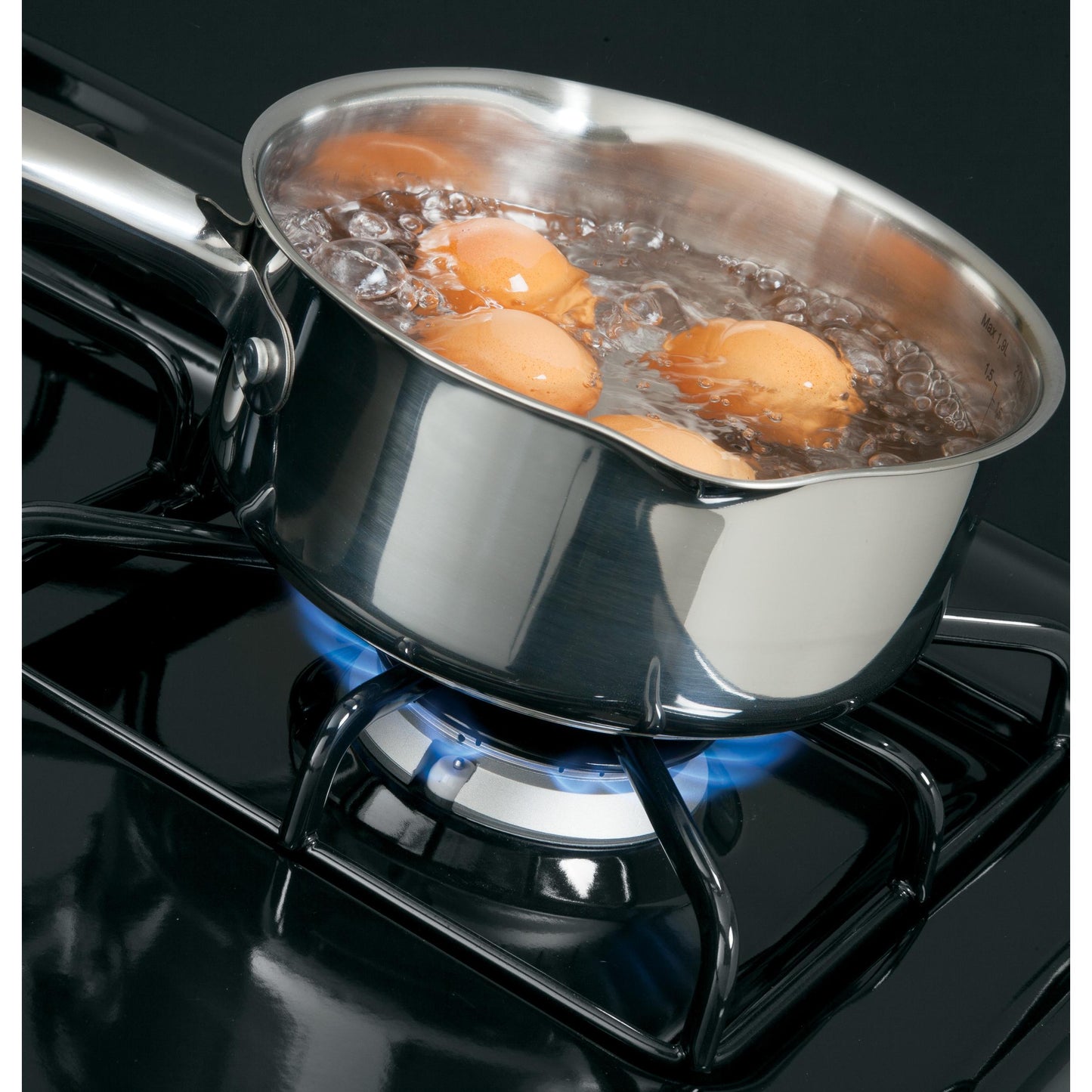  Hotpoint 30-inch Freestanding Gas Range RGBS300DMBB IMAGE 7