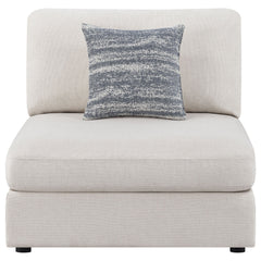 Silla Serene tapizada sin brazos en color beige