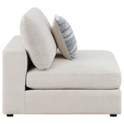 Silla Serene tapizada sin brazos en color beige